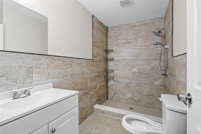 Building Photo - 1472 SW 44th Ave