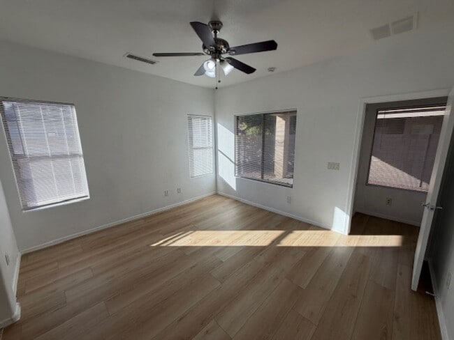 Building Photo - MOVE IN SPECIAL! Charming 3 Bed, 2 Bath in Surprise