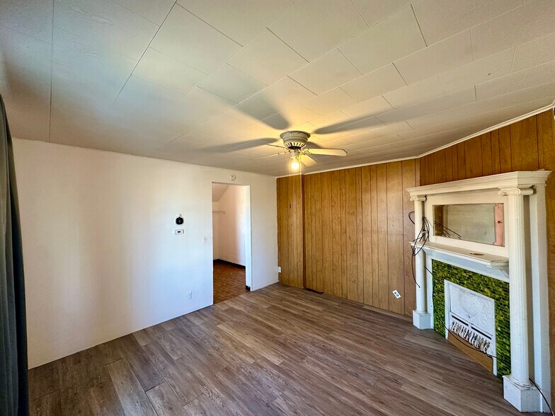 Building Photo - 628 Superior St