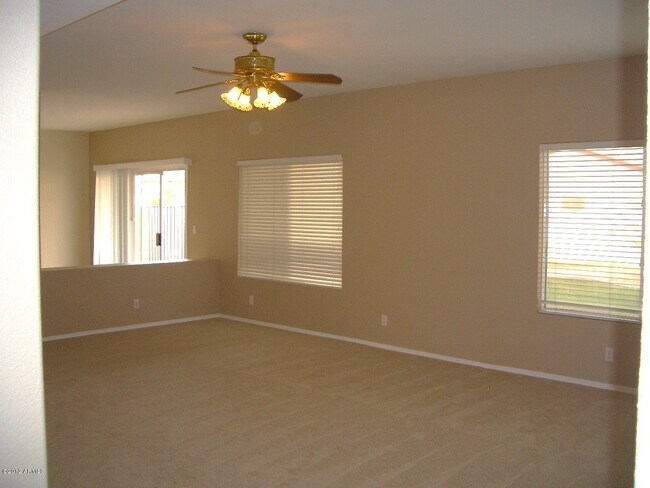 Building Photo - 454 E Baylor Ln