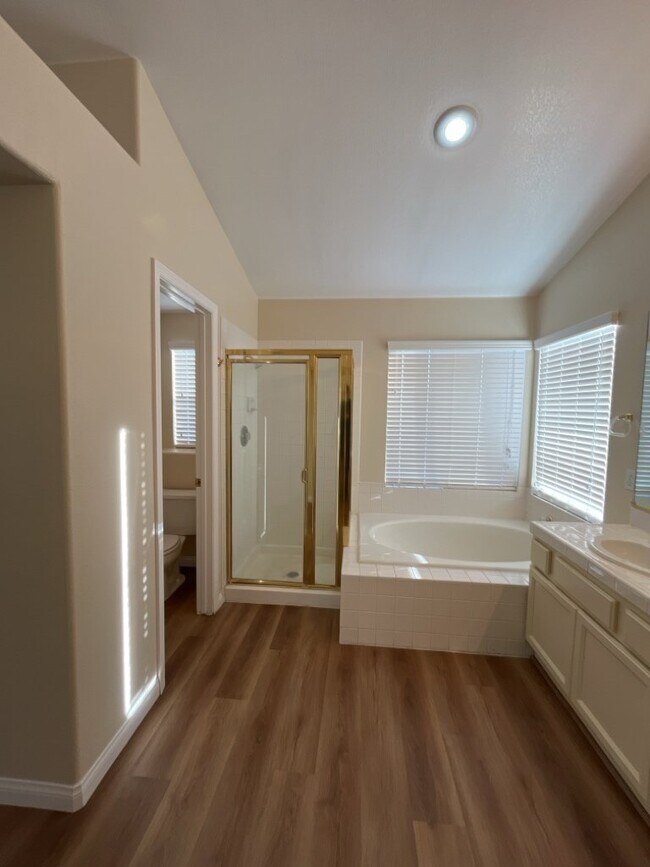 Building Photo - Encounter the ultimate luxury living experience with this 4-bedroom, 2197 sq ft house