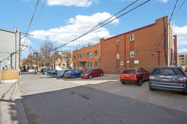 Building Photo - 985 Corona St