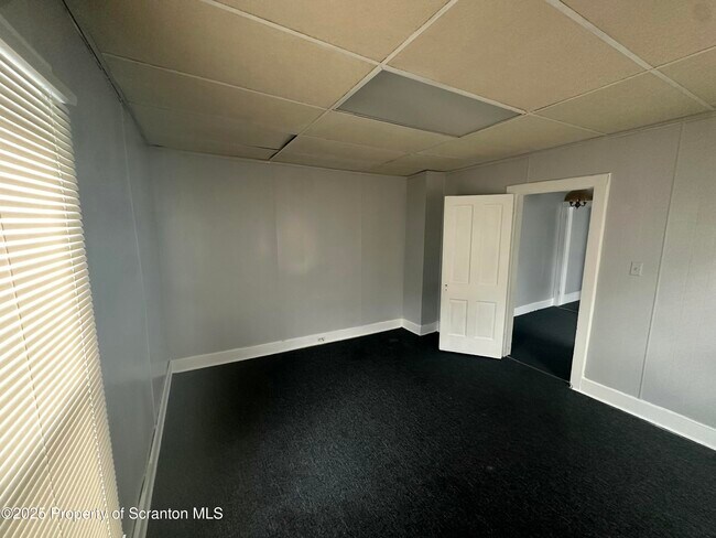 Building Photo - 119 Center Ave