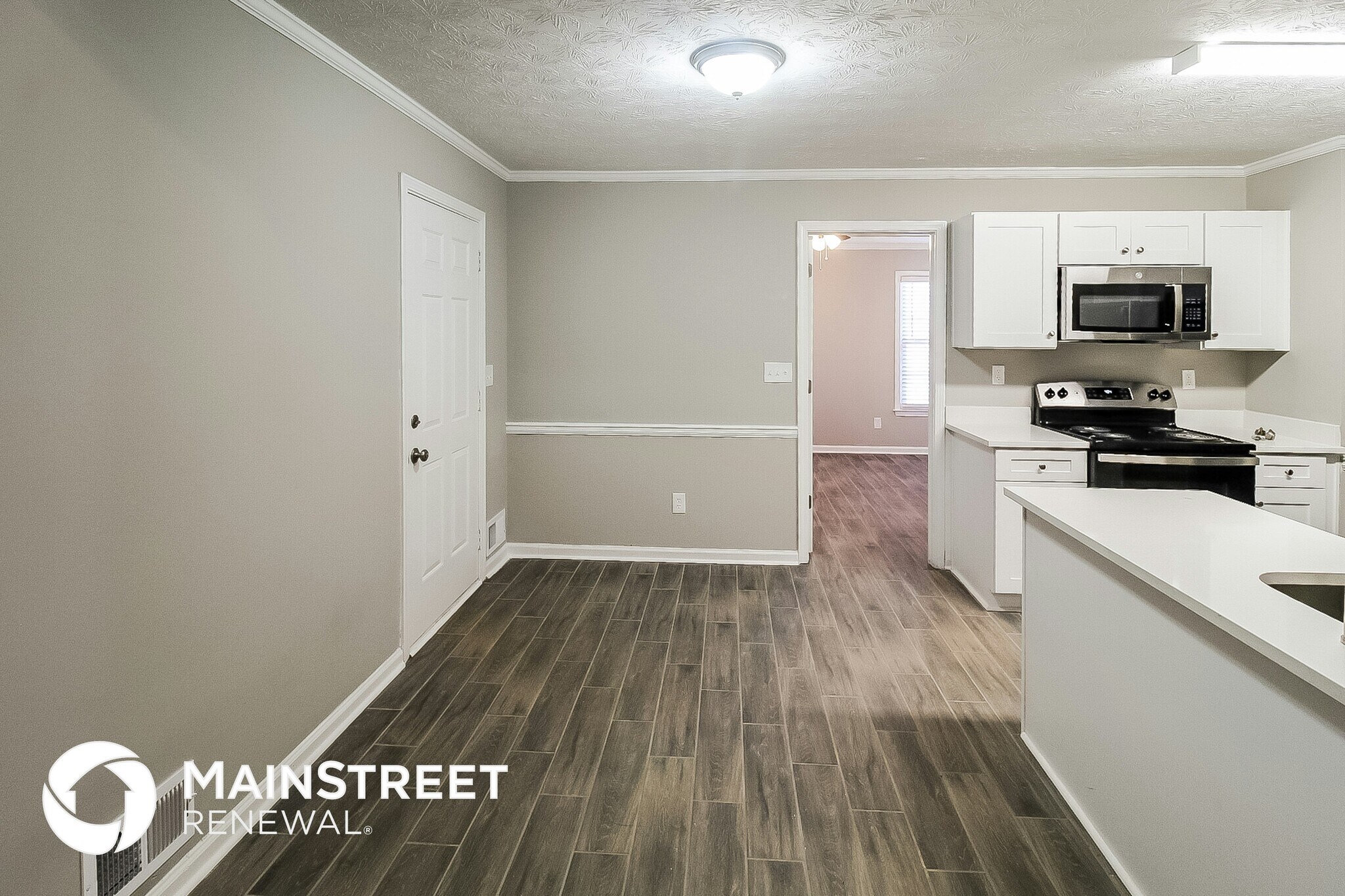 Building Photo - 25 E Country Woods Dr