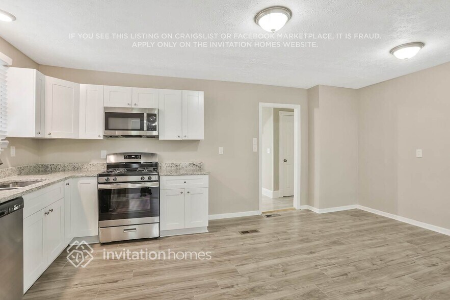 Building Photo - 2300 Pebble Rock W