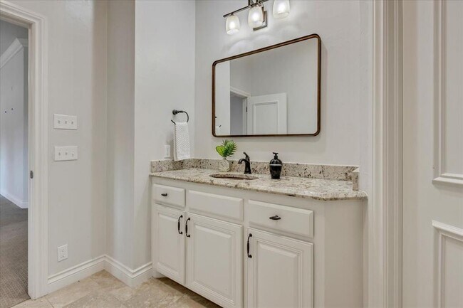 Building Photo - 6313 Glenbrook Ct