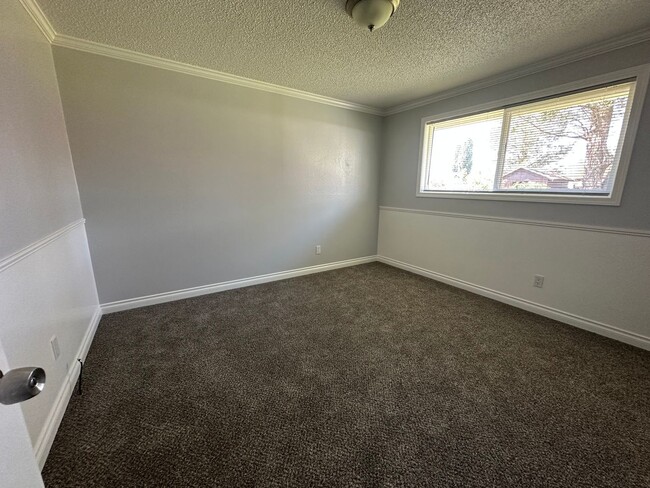 Building Photo - 5301 Bel Aire Dr