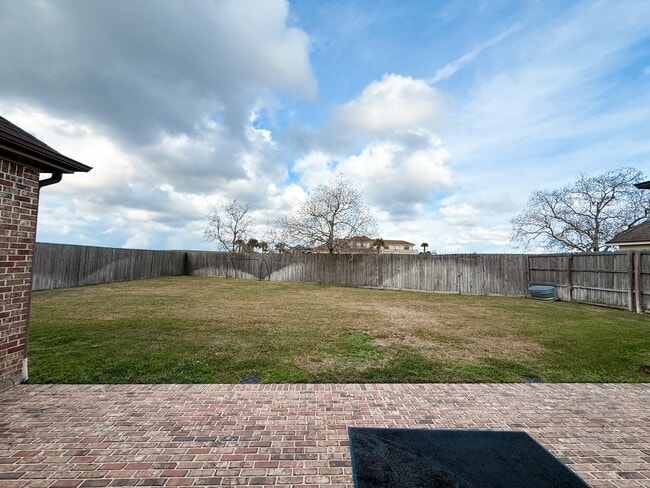 Building Photo - 6470 Claybourn Dr