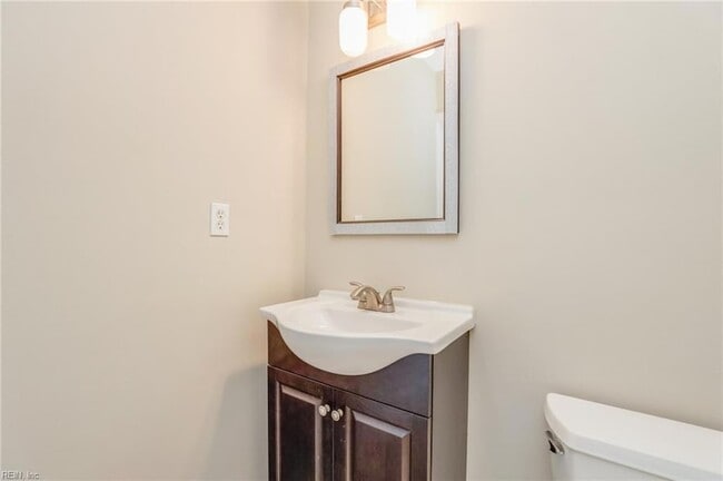 Building Photo - 578 Peregrine St