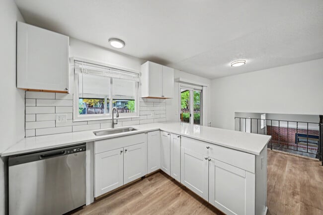 Building Photo - 9587 Dudley Dr