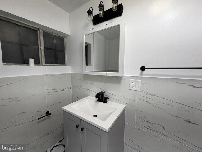 Building Photo - 144 Washington St