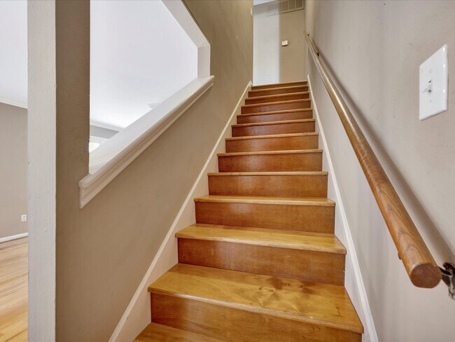 Building Photo - 1601 S Shepherd Dr