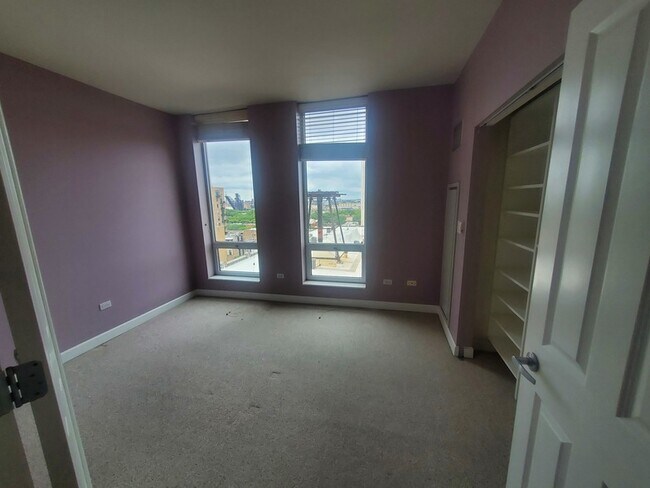 Building Photo - 1250 S Michigan Ave