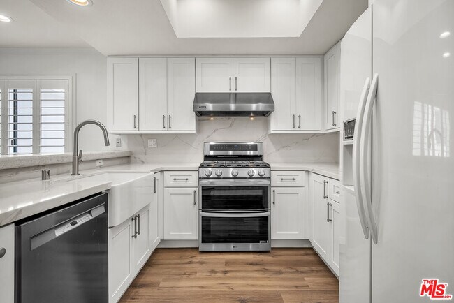 Building Photo - 1655 Selby Ave