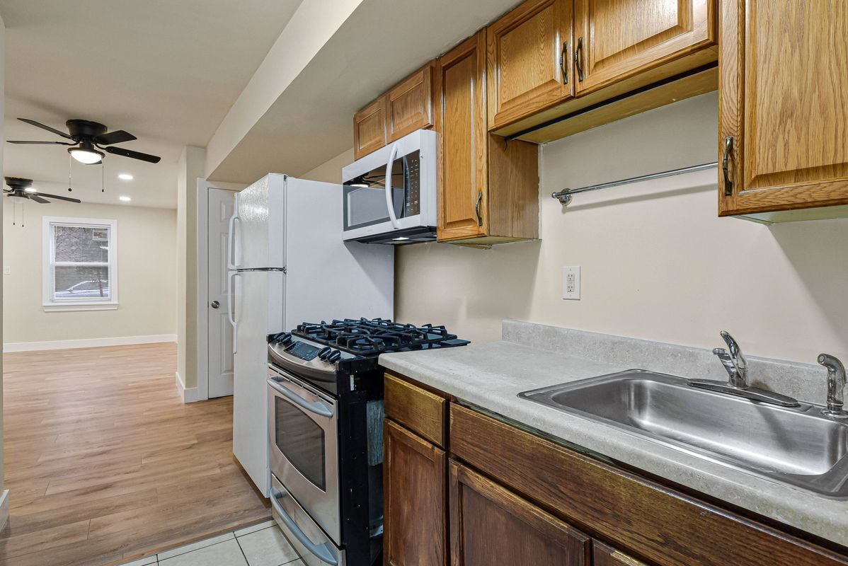 Building Photo - 3427 B St SE