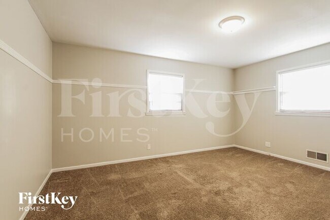 Building Photo - 336 Wayside Dr