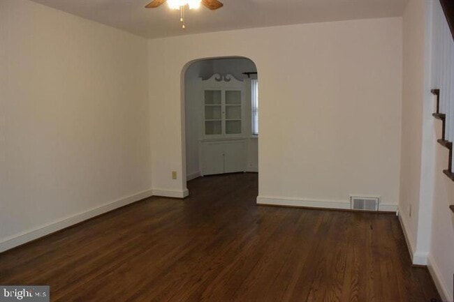 Building Photo - 524 E Luray Ave