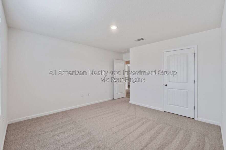 Building Photo - 921 Merganser Way