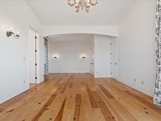 Building Photo - 265 Clear Ridge Dr