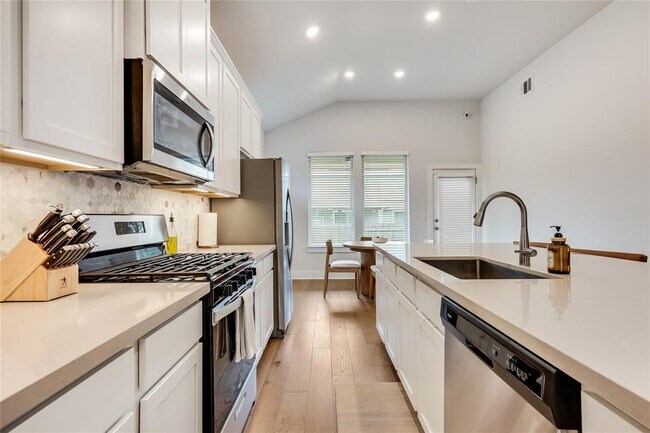 Building Photo - 8608 McKamy Dr
