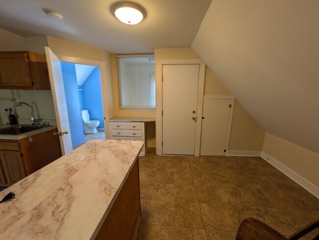 Building Photo - 90 Fairview Ave