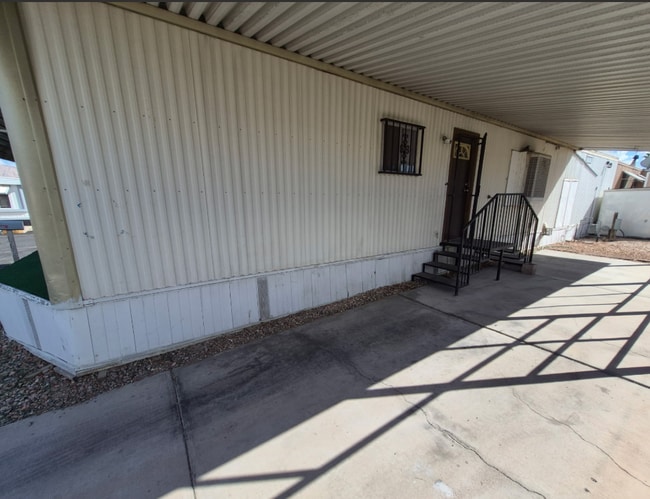 Building Photo - 3601 E Wyoming Ave