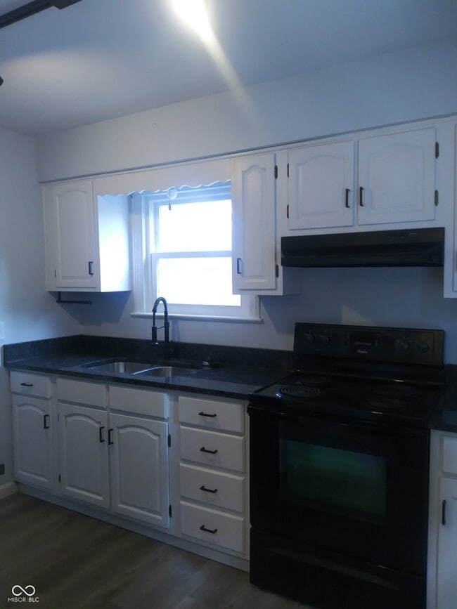 Building Photo - 4923 Carvel Ave