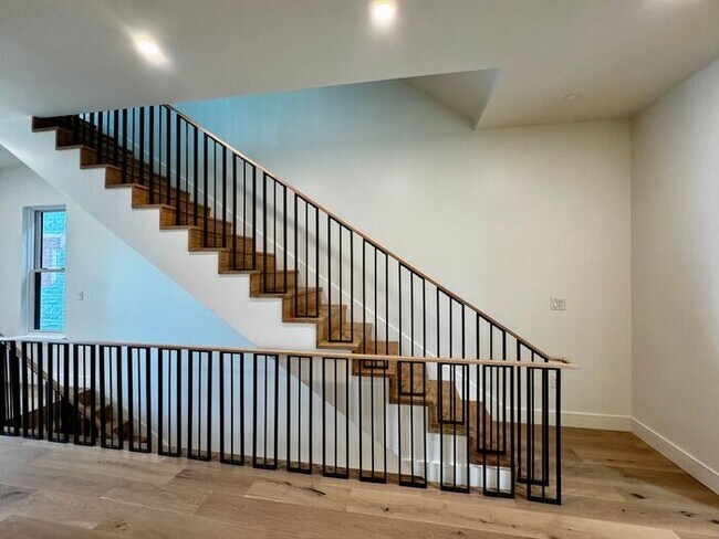 Building Photo - Luxury in the Heart of Huntsville