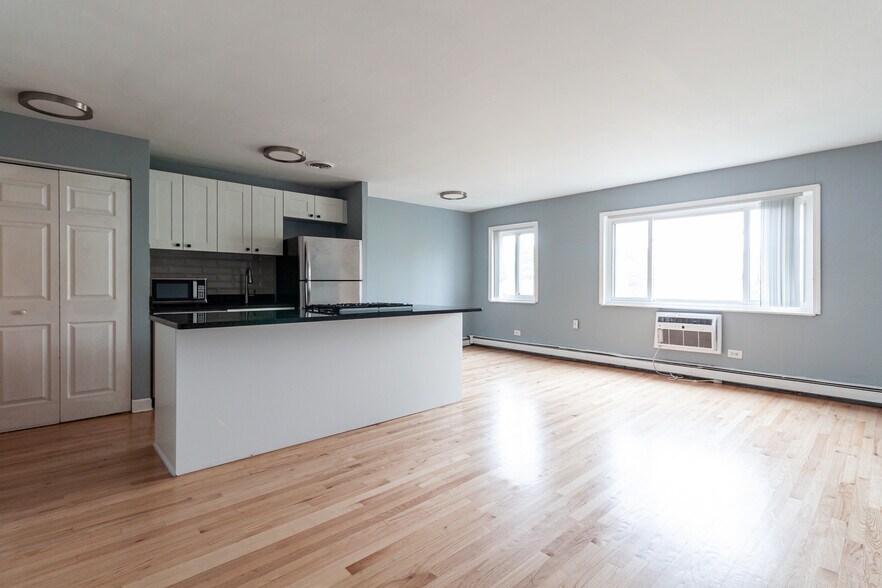 Building Photo - 655 W Grace St