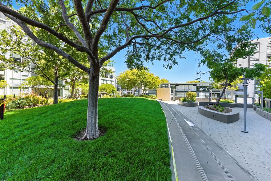 Building Photo - 420 Mission Bay Blvd N