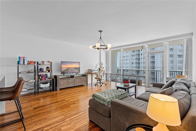 Building Photo - 1408 Brickell Bay Dr