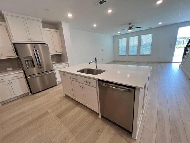Building Photo - 1248 Junction Dr