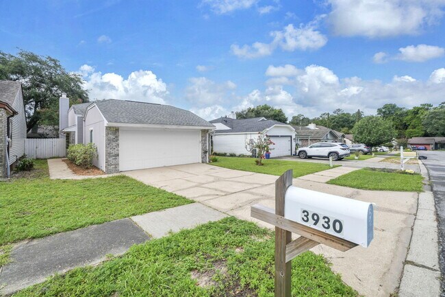 Building Photo - 3930 Balsam Dr