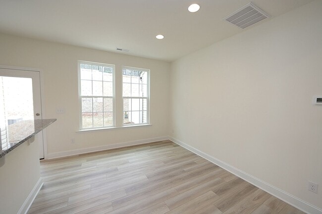 Building Photo - Immaculate End Unit Townhome in Research Triangle Park