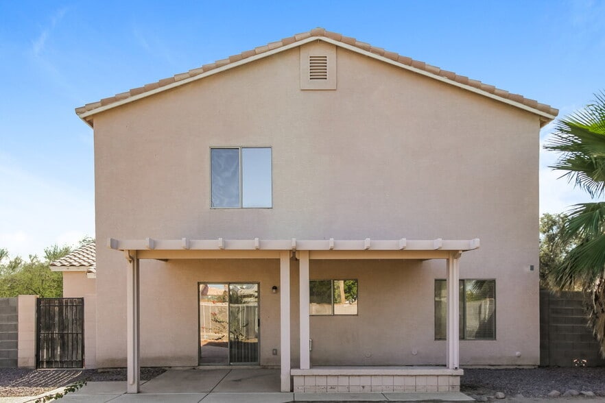 Building Photo - 16236 W Lilac St