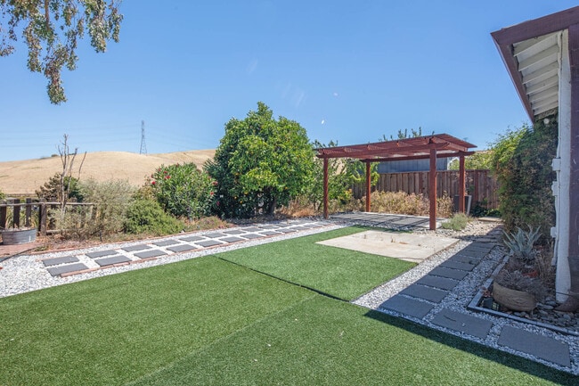 Building Photo - 2225 Mt Whitney Dr