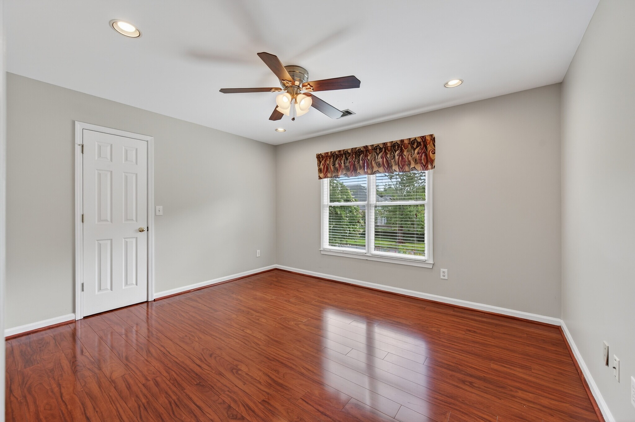Building Photo - 3760 Peachbluff Ct