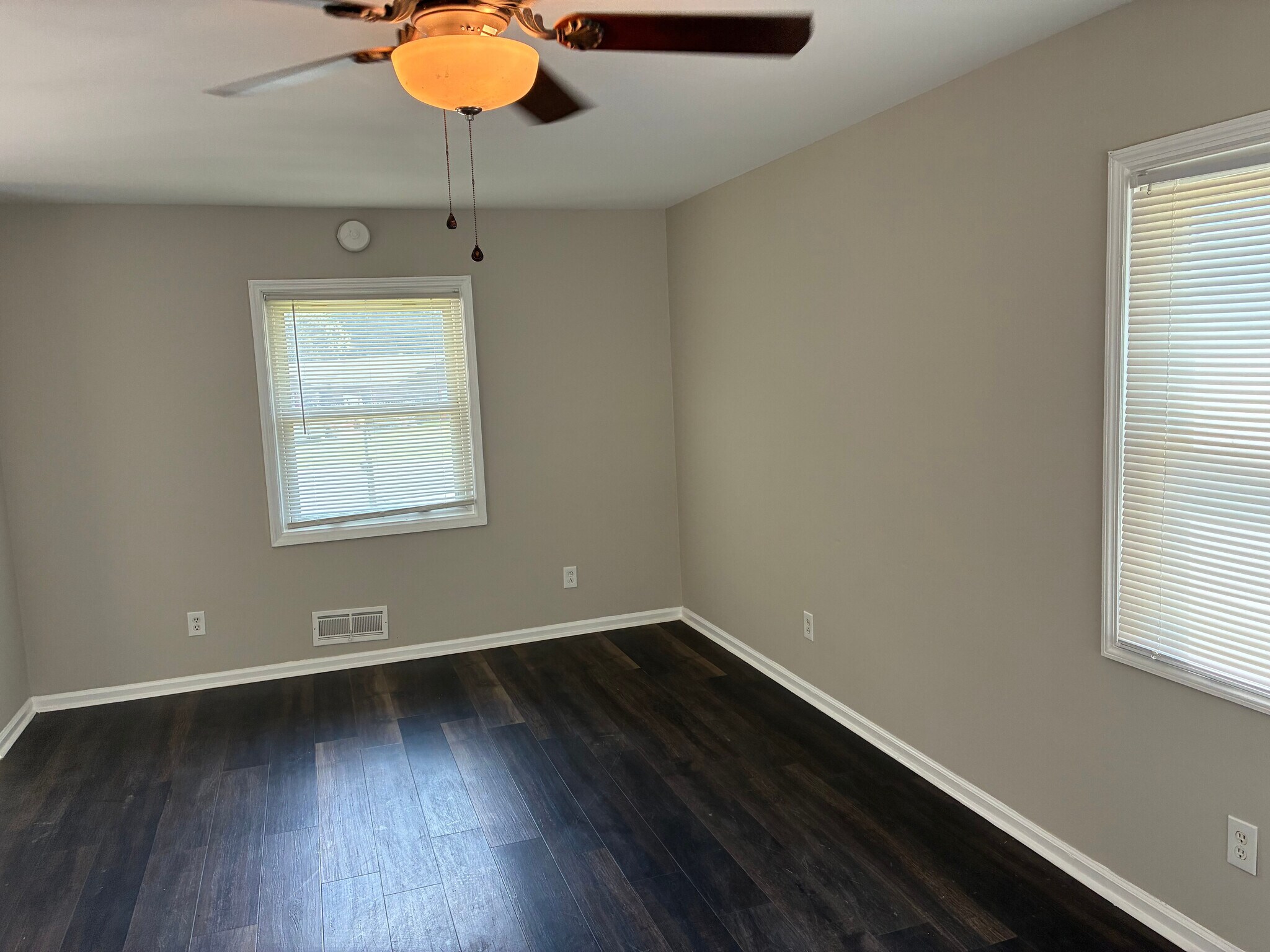Building Photo - Room in House on Reba Rd