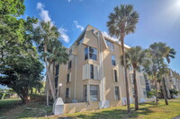 Building Photo - 940 NE 199th St