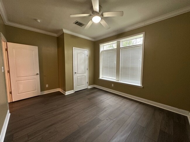 Building Photo - Charming and spacious home for rent in Lee...