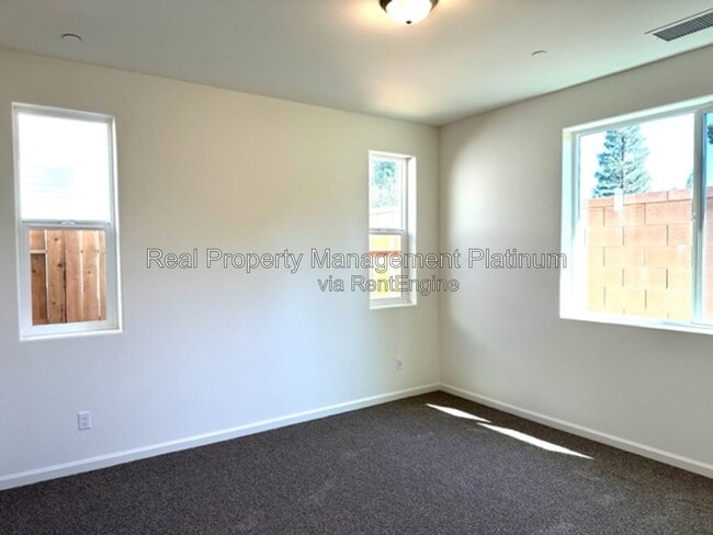 Building Photo - 1477 Las Rosas Ave