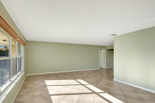 Building Photo - 1753 W Terrace Dr