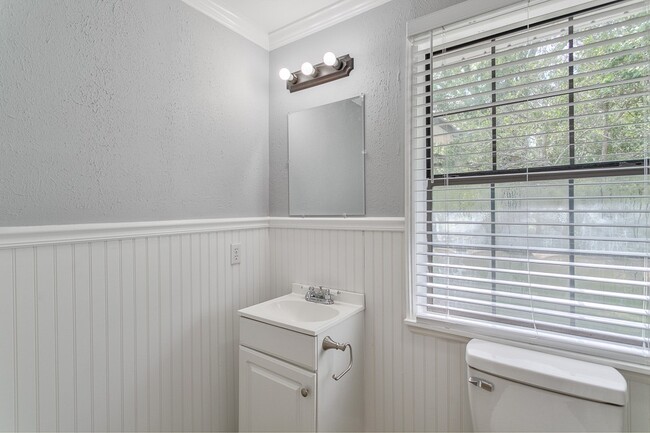Building Photo - 1804 Larkwood Dr