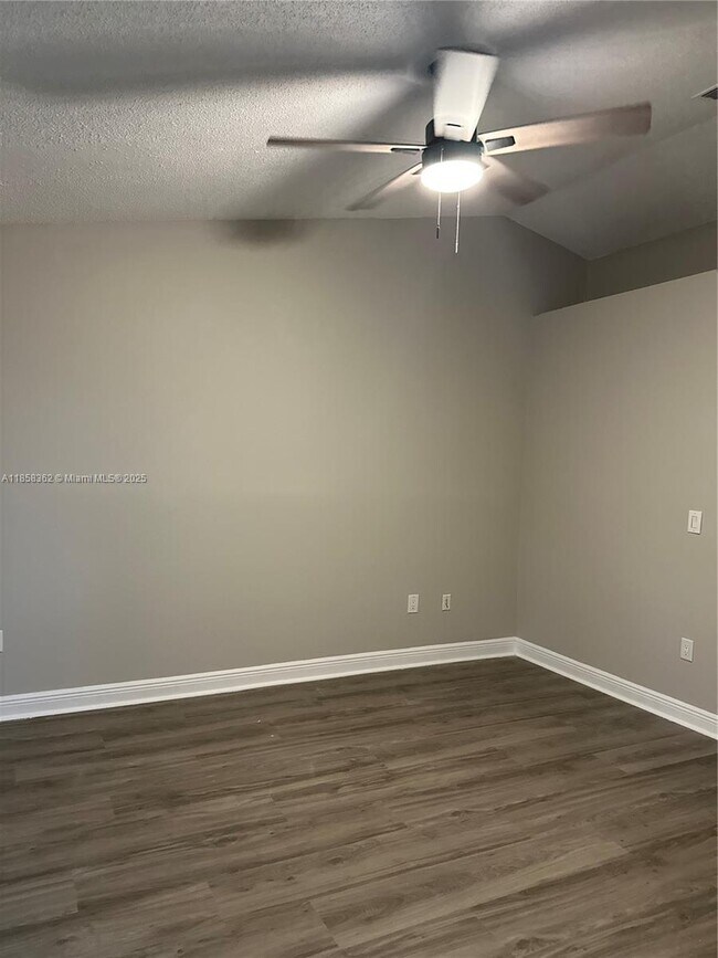 Building Photo - 3200 Sabal Palms Ct