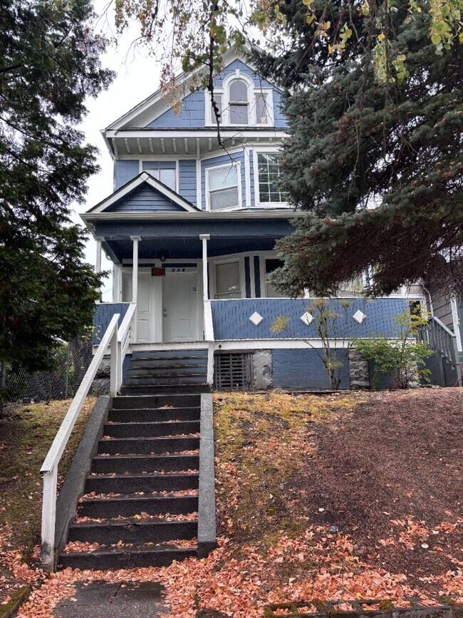 Building Photo - 718 S Yakima Ave