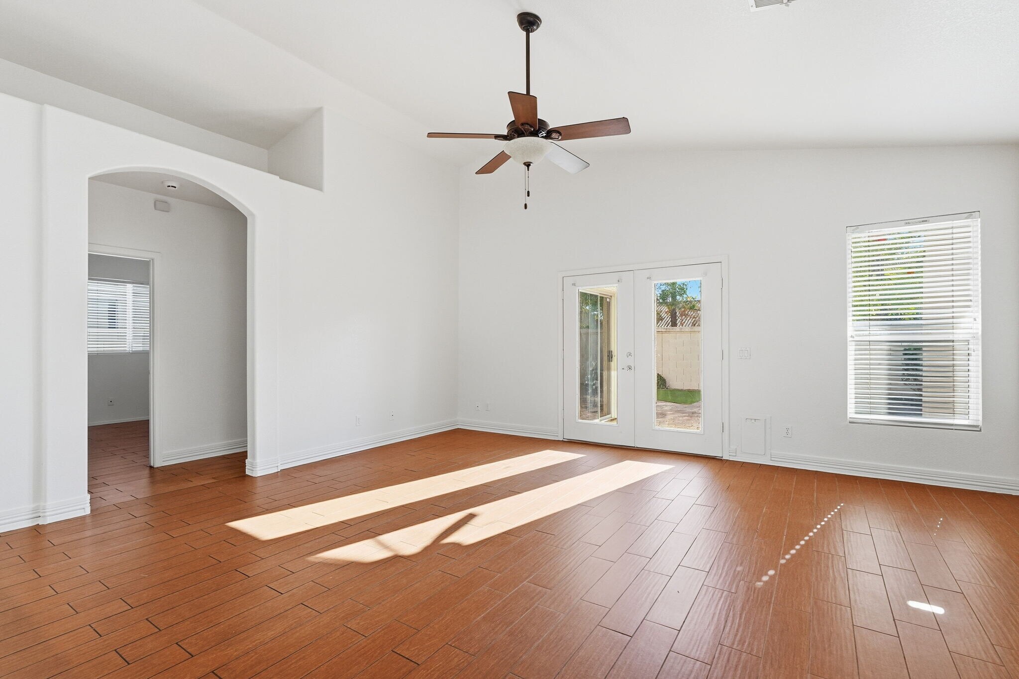 Building Photo - 2059 E Huron Ct