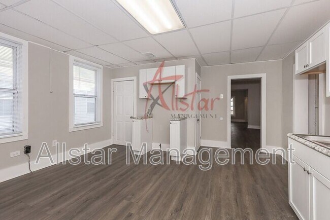 Building Photo - 3235 Erin Ave