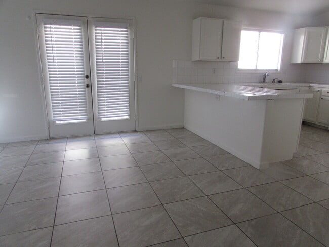 Building Photo - 51240 Avenida Velasco