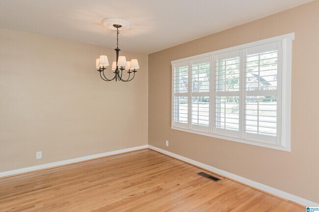 Building Photo - 615 Broadway St