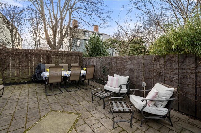 Building Photo - 33 Marsh St